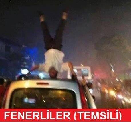 <p>Fenerbahçe'nin 19. şampiyonluğunu ilan etmesinin ardından internet alemi Sarı-Lacivertlilerin şampiyonluk capsleriyle doldu taştı.</p>