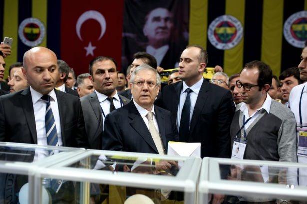 <p>Fenerbahçe'de Seçimli Olağan Genel Kurul'un ikinci gününde oy verme işlemi başladı.</p>

<p> </p>
