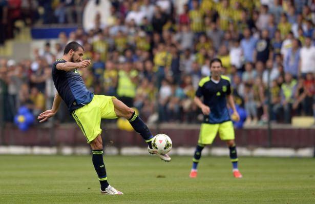<p>Yeni sezon hazırlıklarını sürdüren Fenerbahçe, 3. hazırlık maçında İran'ın Zob Ahan takımıyla oynadığı hazırlık maçını 7-0 kazandı.</p>
