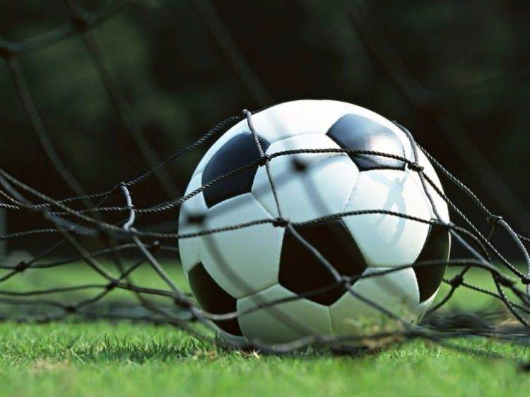 <p>En uzun "futbol turu" Lenton Griffins Fin FC tarafından hazırlandı. Kulüp, 3 Temmuz ve 3 Ağustos 2004 tarihleri arasında on iki farklı ülkeden daha az oynamıştır.</p>