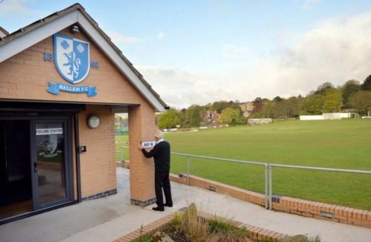 <p>Resmi bir futbol maçının yapıldığı en eski futbol sahası Sandygate'te Hallam FC Sheffield'dır.. 1860'da oynandı.</p>