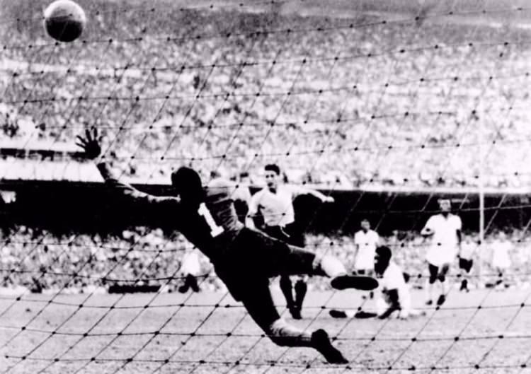 <p>Uruguay ve Brezilya arasındaki 1950'de oynanan maçta 173 bin 850 seyirci vardı.</p>
