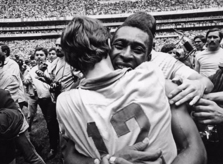 <p>Pele, Guinness Rekorlar Kitabının sayılarına göre, Eylül 1956'dan Ekim 1977'ye kadar 1363 golle oynadı. En iyi yılı 1959'da, çünkü Brezilyalı 126 gol attı.</p>