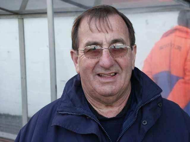 <p>Roly Howard, bir kulübün en uzun çalıştığı eğitmen. Ağustos 1972'de Deniz Futbol Kulübü'nde başladı ve orada bir antrenör olarak Mayıs 2005'e kadar çalıştı.</p>