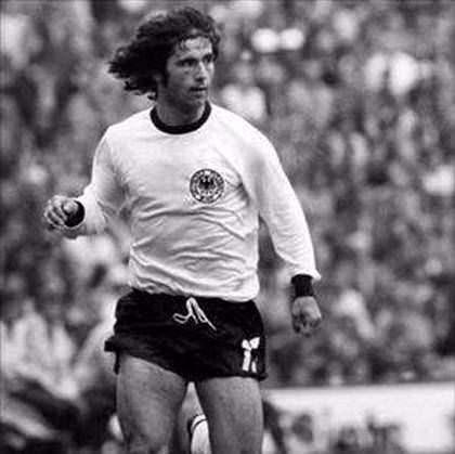 <p>Kullandığı 63 penaltıdan 16'sını gole çeviremeyen Gerd Müller, 'Dünyanın en çok penaltı kaçıran' futbolcusu oldu.</p>
