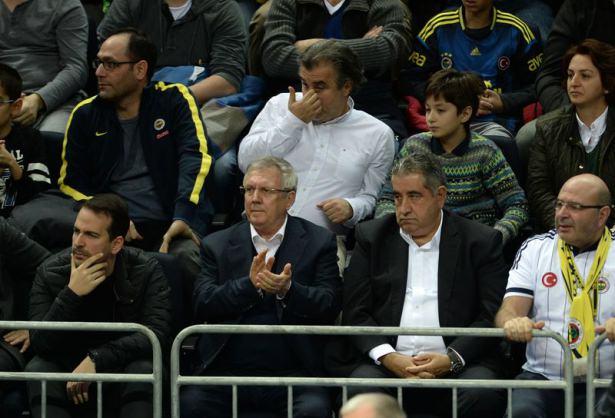 <p>Normal süresi 74-74 tamamlanan zorlu maçı uzatmalarda CSKA 84-81 kazandı.</p>