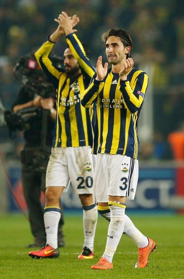 <p>Hasan Ali Kaldırım<br />
<br />
İsmail Köybaşı'yla olan forma rekabetinden galip çıkan Hasan Ali'nin derbide ilk 11'de olmaması büyük sürpriz olur.</p>