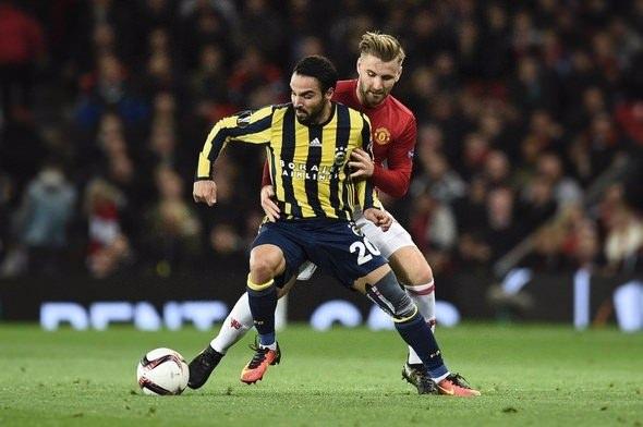 <p>Volkan Şen<br />
<br />
Sezon başından bu yana mücadelesiyle taraftarın da takdirini toplayan Volkan Şen, son vuruşlardaki başarısızlığına rağmen pozisyon yaratması ve performansıyla ilk 11'in vazgeçilmezlerinden...</p>