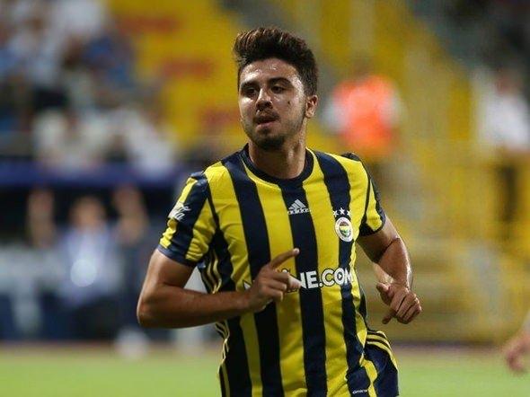 <p>5-TAKIMA ŞANS DA YARDIM ETMiYOR<br />
<br />
Sakatlıklar Fenerbahçe’nin belini büken bir başka faktör oldu. Fernandao futbolcularda çok az görülen bir zar yırtılması sorunuyla karşılaştı. Bunun şaşkınlığı yaşanırken, büyük tesadüf eseri Ozan Tufan da aynı sakatlığı yaşadı. Lens ve Sow’un sakatlıkları da Advocaat’ın forvet seçeneklerini azalttı. Özellikle lige iyi başlayan Lens’in yokluğu büyük şanssızlık oldu.</p>
