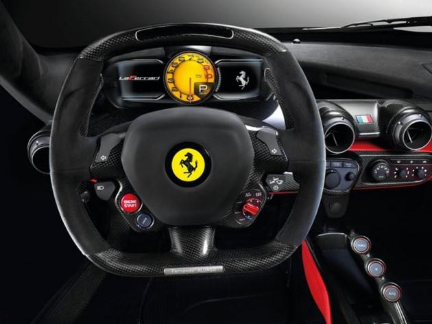 Serinin ilk üretimi olan LaFerrari'yi satın alan Alman SEMCO şirketi sadece 200 km'de olan LaFerrari'yi 2.380.000 Euro'luk fiyat etiketiyle satışa çıkardı.