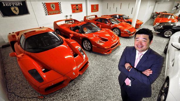 <p>ABD'li milyarder David Lee, 50 milyon dolarlık Ferrari koleksiyonuyla poz verdi.</p>
