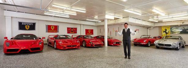 <p>ABD'li milyarder David Lee, 50 milyon dolarlık Ferrari koleksiyonuyla poz verdi.</p>