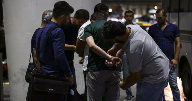 <p>ANKARA</p>
<p>FETÖ'nün Başkent kontenjanından önem vermek zorunda kaldığı il… Ankara stratejik noktaların, devlet kurumlarının ele geçirilmesi, kumpaslar ve kadınlar kullanılarak kıskaca alınan devlet adamlarının yönetimi için en önemli merkez konumundaydı. Bugün öğretmenler başta olmak üzere bir çok FETÖ üyesinin, destekçi iş adamlarının ve işbirlikçilerin açığa, gözaltına alındığı il olarak öne çıkıyor. Örgüt kirli işlerini Ankara'daki Turgut Özal Düşünce ve Hamle Vakfı üzerinden yürütüyordu.</p>
