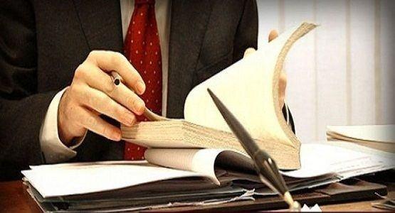 <p>13- Olayın terör boyutu dikkate alındığında söylemden ziyade MASAK, istihbarat vb. resmi raporlar esas alınmalıdır. Ancak, bazı kurumlar resmi raporlara göre hareket ederken bazılarının duyumları ön plana çıkardığı görülmektedir ki ispat şansı zayıf olan duyumlar hem sıkıntılı hem de yargı sürecinde kurumları zora sokacak niteliktedir. Bununla birlikte FETÖ lehindeki söylemleri ön plana çıkaran kamu görevlileri şahit ifadeleriyle tespit edilmelidir. Şahit sayısının çokluğu görevden almalarda kolaylık sağlayacaktır.</p>
