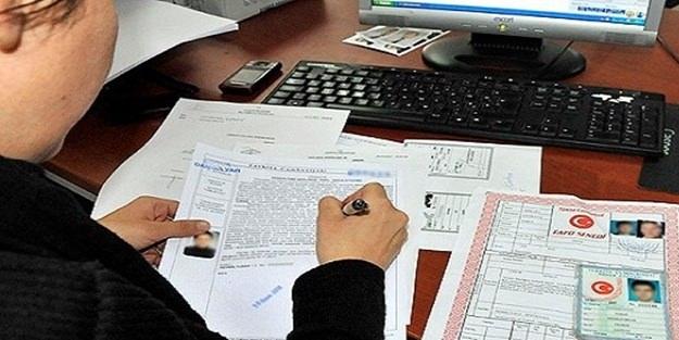 <p>14) 17-25 Aralık sonrasında ısrarla çocuklarını bu yapının okullarına gönderenler, gazete ve dergi aboneliklerinde ısrar edenler, bu yapının etkinliklerinde rol oynayanlar, belirli finans kurumlarında ısrarla varlıklarını muhafaza edenler, Cihan Sendikalar Konfederasyonu'nda yönetici ve üyelikte ısrar edenler, bu yapıya ait vakıf ve dernekler ile sivil toplum kuruluşlarına üye olanlar ile sosyal paylaşımlarında fütursuzluk yapanların potansiyel olduğu unutulmamalıdır. Bu yapının dernek ve vakıf isimleriyle çok küçük farklarla benzerlik gösteren sivil toplum örgütleri üyelerine yanlışlık yapılmadan kaçınılmalıdır.</p>
