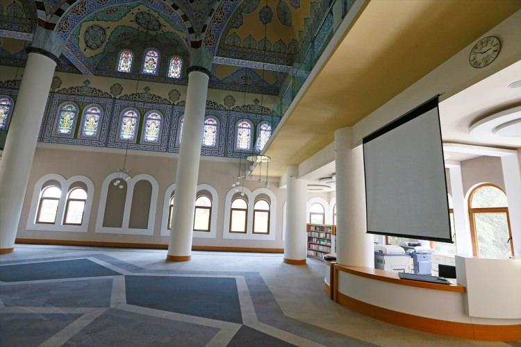 <p>Fetullahçı Terör Örgütü (FETÖ) ile bağlantılı olduğu iddiasıyla kayyum atanan Şelale AŞ bünyesindeki Yamanlar Koleji yerleşkesinde bulunan, toplanan bağışlarla cami olarak yaptırılmasına rağmen amacı dışında kullanılan cami, cuma namazıyla ibadete açılacak. </p>
<ul>
</ul>