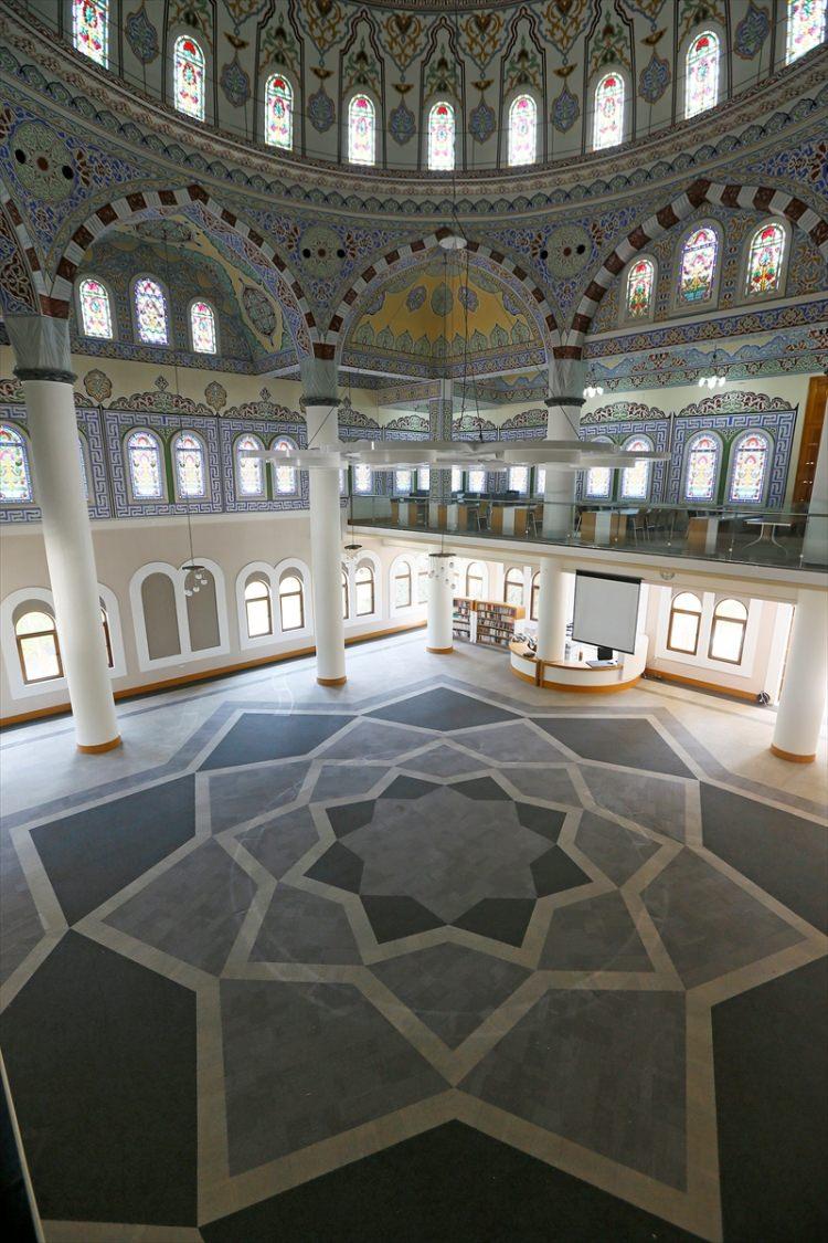 <p>Camide öğrenci kayıt işlerinin yapıldığı, alt katında ise toplantı  salonlarının bulunduğu ifade edilmişti.</p>
