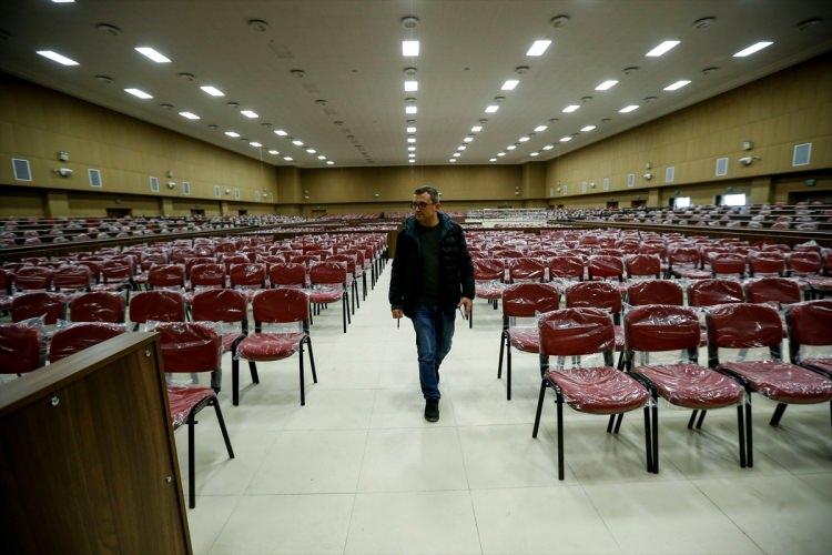 <p>Fetullahçı Terör Örgütü ve Paralel Devlet Yapılanması’na ilişkin sürdürülen soruşturmaların titizlikle yapıldığını söyleyen Yavuz, yargılamalar hukuka uygun şekilde gerçekleşeceğini belirtti.</p>
<p> </p>
