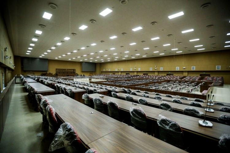 <p>Kırklareli Cumhuriyet Başsavcısı İlyas Yavuz son olarak FETÖ/PDY’ye ilişkin şu ana kadar 900 kişi hakkında işlem yapıldığını, 270 tutuklunun bulunduğunu sözlerine ekledi.</p>
<p> </p>