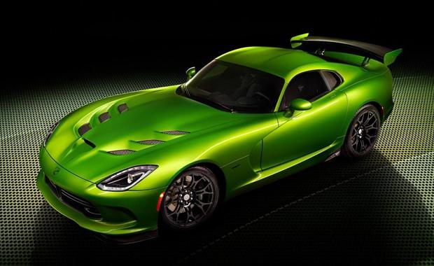 <p>SRT Viper 2014 modelinde kullanacağı 'Stryker Green' isimli renk seçeneğini ve Gran Touring paketini Detroit'te sergilemek üzere resmi olarak tanıttı.</p>