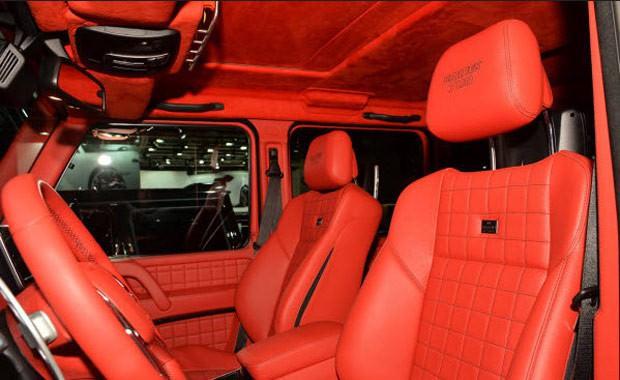 <p>Kabin bölümü kırmızı ve siyah ağırlıklı tonlarda tasarlanmış G63 AMG, Brabus ile bambaşka bir kimlik kazanmış</p>
