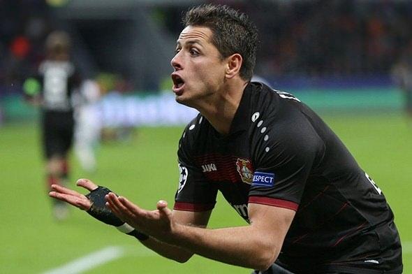 <p>CHICHARITO ÇOK İTİRAZ ETTİ<br />
<br />
Chicharito ve diğer Leverkusenli futbolcular uzun süre gol itirazında bulundu. Ancak 'Gol Çizgisi' teknolojisi ile yapılan ölçümde topun çizgiyi geçmediği, dolayısıyla Barış Şimşek'in doğru karar verdiği sonucu çıktı. Bu, Şimşek'in son bir yılda Şampiyonlar Ligi maçlarında verdiği üçüncü doğru karar oldu.</p>