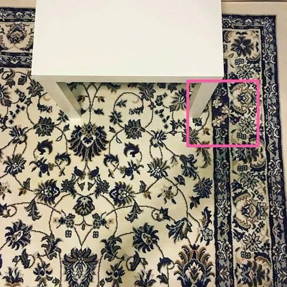 <p>iPhone tam olarak bu karenin içinde.</p>
<p> </p>