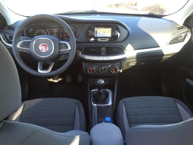 <p>LINEA MODELİYLE BAĞI YOK<br />
<br />
Tamamen yeni bir platform üzerinde inşa edilen Fiat Egea’nın markanın diğer sedanı Linea modeliyle herhangi bir bağlantısı bulunmuyor. Linea’ya kıyasla daha büyük, konforlu ve teknolojik olan Egea, buna rağmen yaklaşık 80 kg daha hafif olmasıyla iddiasını ortaya koyuyor.</p>