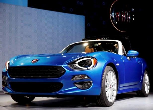 <p>Fiat'ın en güzel otomobillerinden biri olarak kabul edilen 1966 model Spider'dan esinlenerek şekillendirilen yeni Fiat 124 Spider, 1.4 litrelik MultiAir teknolojili turbo motorla sunuluyor. 140 HP güç ve 240 Nm tork üreten motor, 6 ileri vitesli manuel şanzımanla kombine ediliyor.</p>
