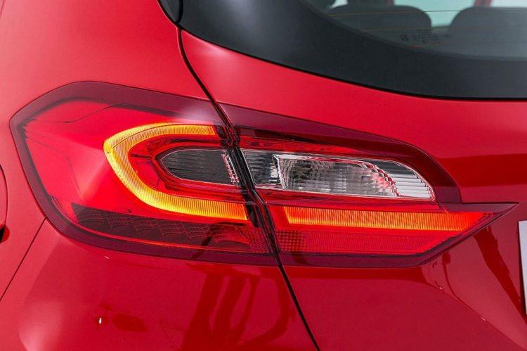 <p>Ford, multimedya sistemi ve genel donanımlarıyla yeni Fiesta'ya "Dünyanın en teknolojik küçük otomobili" diyecek kadar güveniyor.</p>
