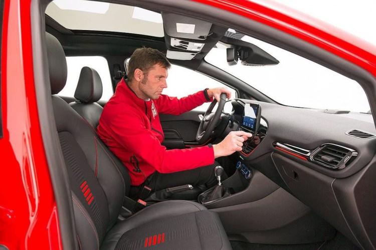 <p>Dizel motor ayağındaysa Focus'ta da sunulan 1.5 litrelik ünitenin en yüksek güç değerine sahip versiyonu olan ve 120 beygir güç ile sunulan Duratorq seçeneğinin 2017 Fiesta ailesinde sunulacak.</p>
