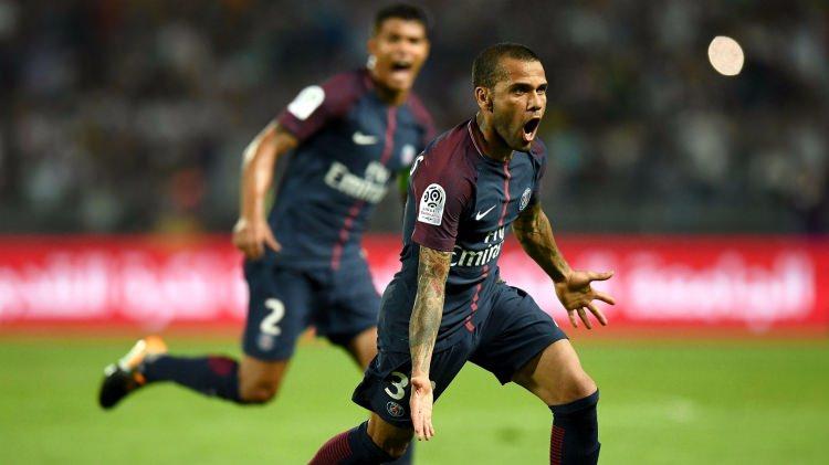 <p>Dani Alves (Juventus/Paris Saint-Germain)</p>
