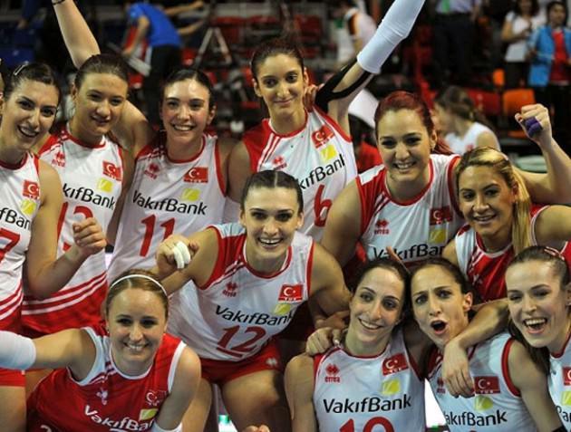 Sultanların çabası yetmedi - 2012 Londra Olimpiyat Oyunları'nın en heyecanlı anlarını Türkiye'ye 'Filenin Sultanları' yaşattı. Çeyrek finale kadar gelen milli voleybolcular, ABD'ye yenilmekten kurtulamadı.