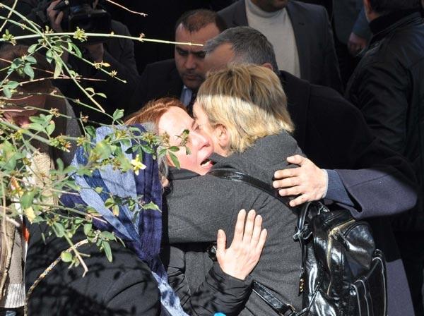 <p>Ege Üniversitesi'nde öğrenciler tarafından bıçakla öldürülen ülkücü genç Fırat Yılmaz Çakıroğlu için anma töreni düzenlendi.</p>
