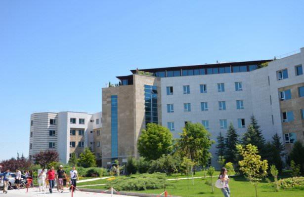 <p><strong>Başkent Üniversitesi:</strong><br />
İngilizce Hazırlık Programı: 20 Bin<br />
Tıp Fakültesi: 32 bin<br />
Hukuk Fakültesi: 22 bin<br />
Lisans programları: 22 bin - 32 bin<br />
Önlisans programları: 14 bin</p>

<p> </p>
