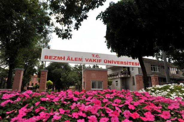 <p><strong>Bezmialem Vakıf Üniversitesi:</strong><br />
Hazırlık sınıfı: 12 bin 650 - 25 bin 300<br />
Tıp Fakültesi: 32 bin 300<br />
Lisans Programları: 35 bin 200 - 11 bin 550<br />
Meslek Y. Okulu: 11 bin</p>