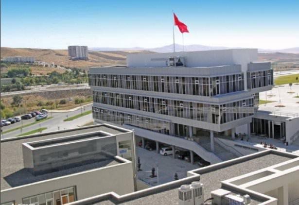 <p><strong>Çankaya Üniversitesi:</strong><br />
Tüm fakültelerin bölümleri: 23 bin 461 (KDV dahil)</p>
<p> </p>