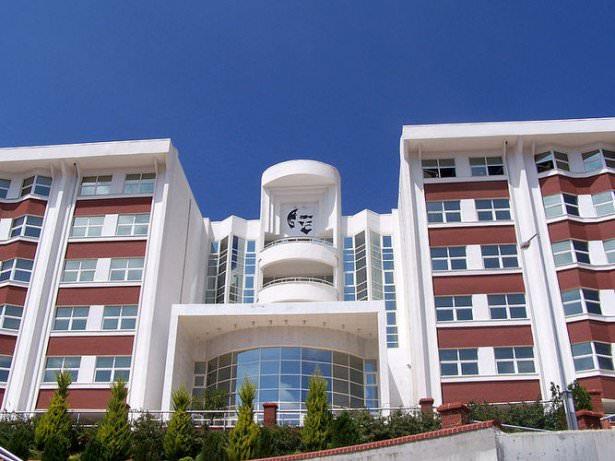 <p><strong>Işık Üniversitesi:</strong><br />
Lisans programları: 27 bin 630<br />
Ön lisans programı 13.750 TL</p>

<p> </p>
