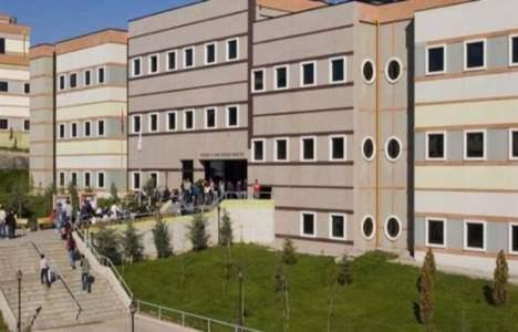 <p><strong>İstanbul Esenyurt Üniversitesi</strong><br />
Hazırlık sınıfı: 18 bin 57 - 21 bin 546<br />
Lisans Programları: 18 bin 57 - 23 bin 700<br />
Meslek Y.Okulu: 9 bin 29 - 13 bin 543</p>

