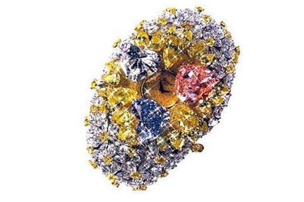 <p>201 karat elmaslı Chopard saat<br />
25 milyon dolar.</p>

