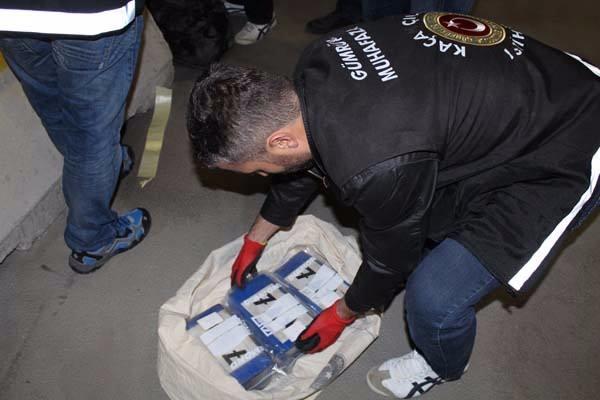 <p>Olayda ele geçirilen 293 kilo 524 gram kokainin piyasa değeri ise yaklaşık 59 milyon TL.</p>