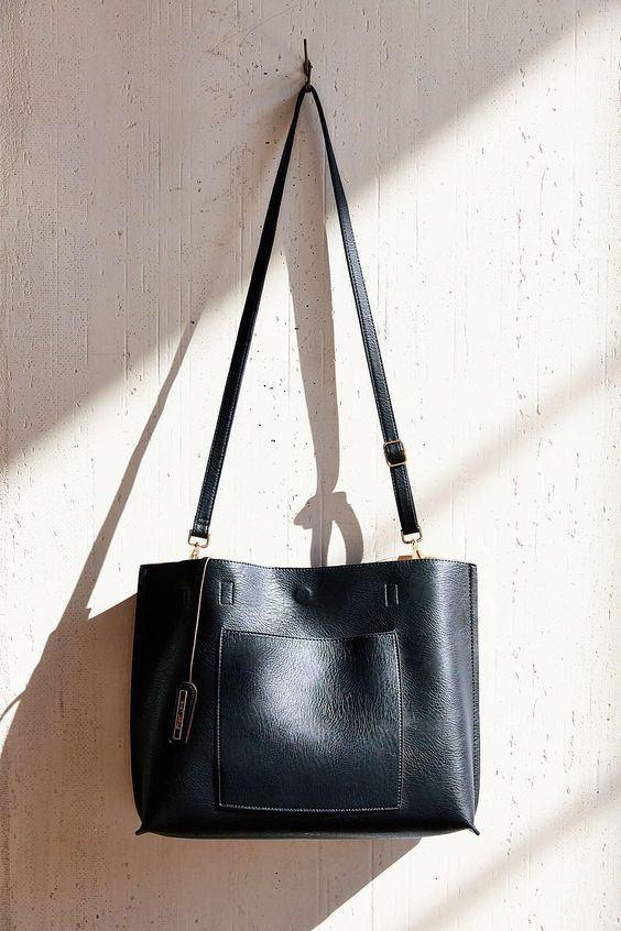 <p>Farklı model ve boyutları ile kadınların olmazsa olmazları arasında yer alan siyah çanta modellerini sizler için derledik...</p>
