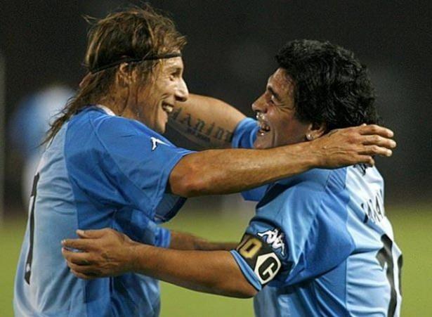 <p>1986 ve 1990 Dünya Kupası'nda, Arjantin Milli Takımı futbolcularının tavuk yemesi 'uğursuzluk getiriyor' gerekçesiyle yasaklandı.</p>
