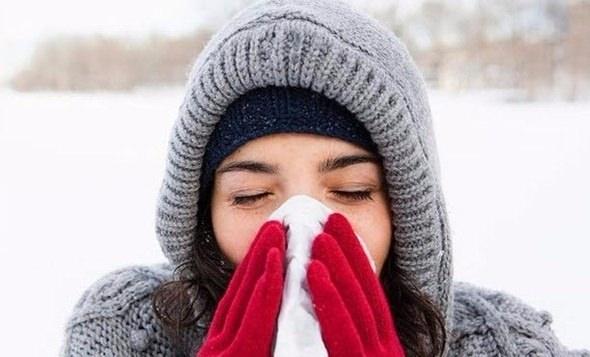 <p>Yapılan pek çok araştırma gösteriyor ki, virüs bünyenize girdiyse C vitamini alsanız dahi soğuk algınlığına yakalanabilirsiniz.</p>
