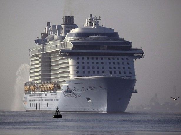 <p>Dünyanın en büyük üçüncü " cruise” yolcu gemilerinden Anthem of the Seas görkemli görüntüsüyle herkesi kendine hayran bırakıyor...</p>

<p> </p>
