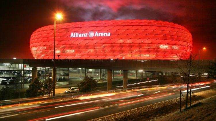 <p>Allianz Arena- Almanya</p>
