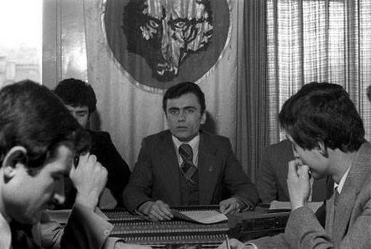 Ülkü Ocakları Derneği Başkanı olan Muhsin Yazıcıoğlu bir basın toplantısında görülüyor. (27.01.1978)