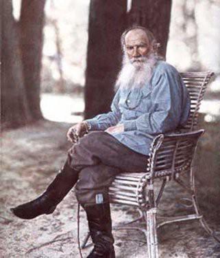 <p>Güzel olan sevgili değildir, sevgili olan güzeldir. (Tolstoy)</p>