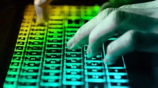 <p>Gelecek yıllarda, tüm biyometrik güvenlik sistemlerinin neredeyse yarısını oluşturan parmak izi tarama teknolojisi nedeniyle, parmak izini saklı tutmak bir hayli önemli olacak.</p>