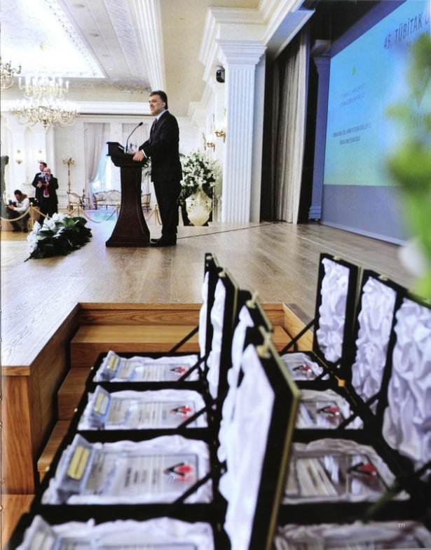 <p>TÜBİTAK Bilim, Özel, Hizmet ve Teşvik Ödülleri 2008 yılından itibaren Cumhurbaşkanı Abdullah Gül'ün himayesinde Çankaya Köşkü'nde verilmeye başlandı. (Ankara-28 Aralık 2010)</p>
